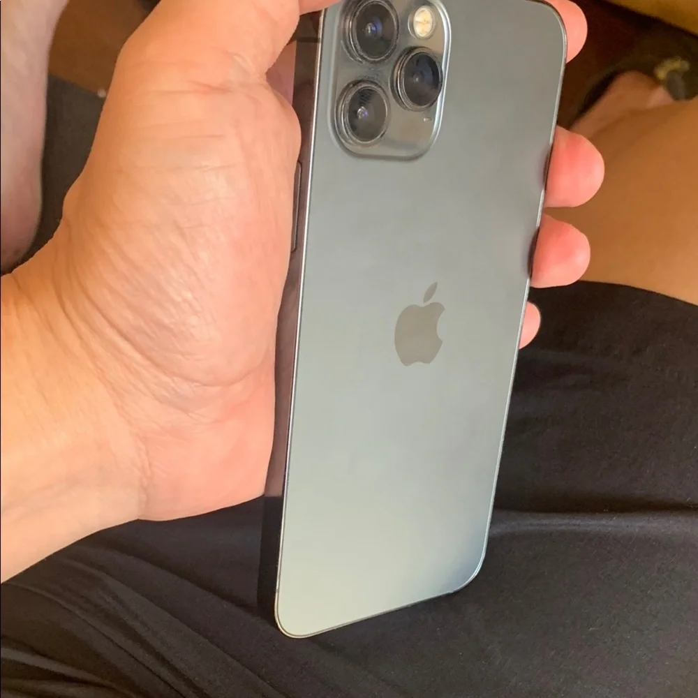 Apple Smartphone iPhone 12 Pro unlocked - Sleek Gray Finish